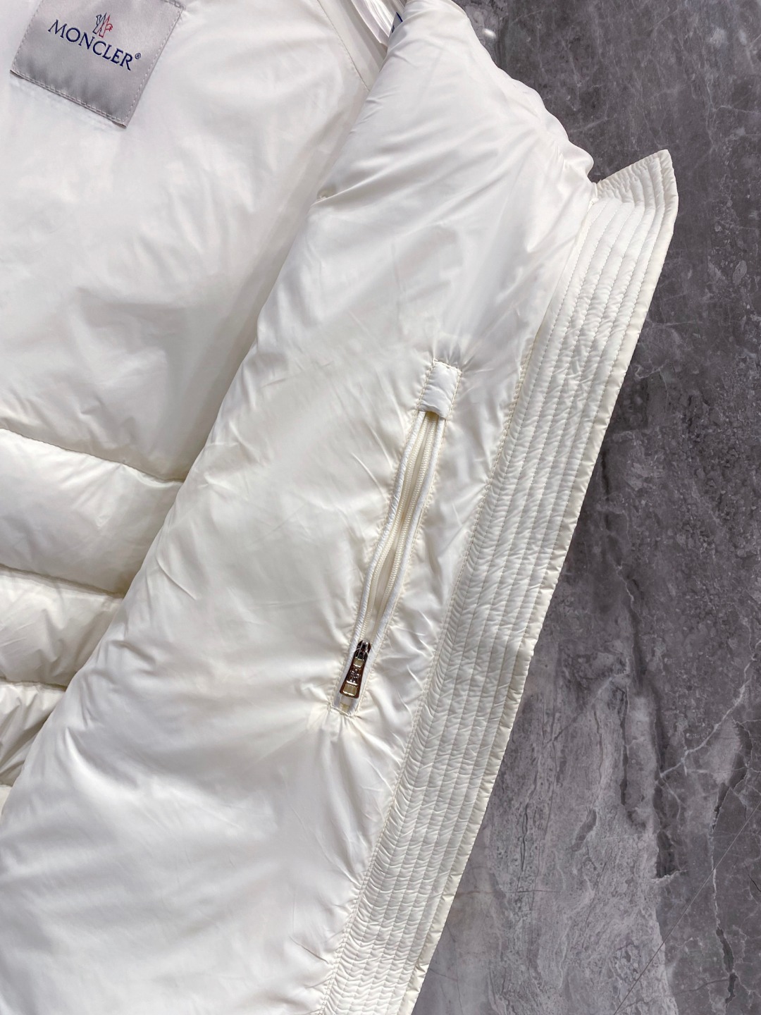 Moncler 蒙口 2025年秋冬新款羽绒服，针织连帽拼接羽绒服采用新国标95白鸭绒，秋冬新品内搭神器