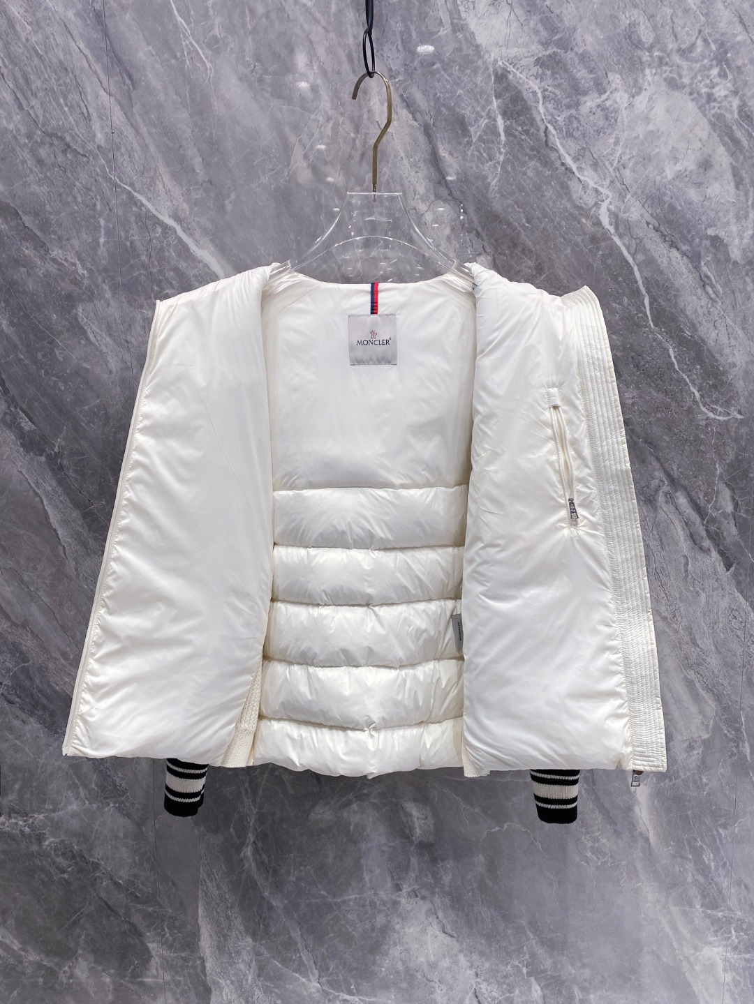 Moncler 蒙口 2025年秋冬新款羽绒服，针织连帽拼接羽绒服采用新国标95白鸭绒，秋冬新品内搭神器