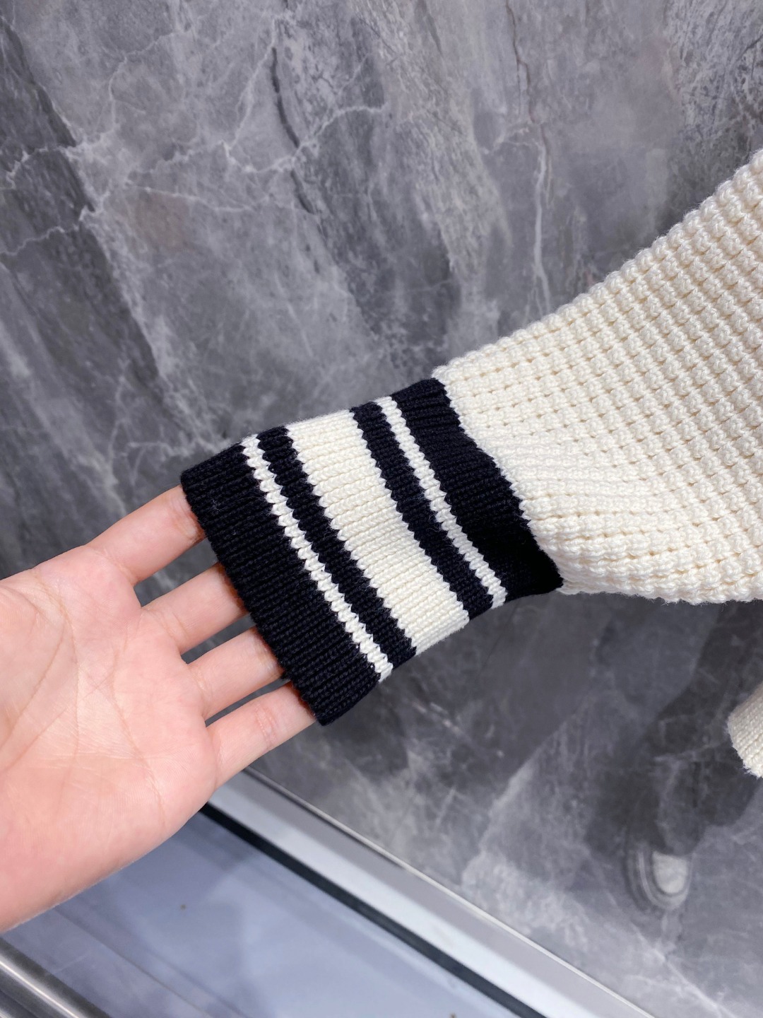 Moncler 蒙口 2025年秋冬新款羽绒服，针织连帽拼接羽绒服采用新国标95白鸭绒，秋冬新品内搭神器