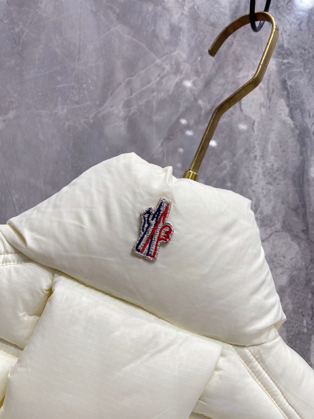 Moncler 蒙口🆕🆕🆕25年冬季新款羽绒马甲立领羽绒马甲，原版订制五金配件，采用顶级90白鸭绒超柔软