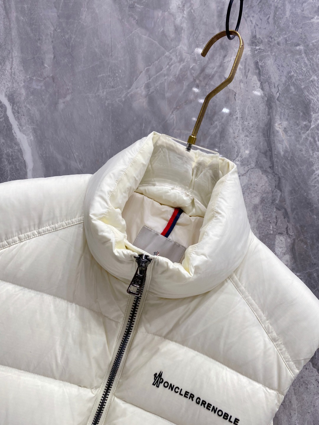 Moncler 蒙口🆕🆕🆕25年冬季新款羽绒马甲立领羽绒马甲，原版订制五金配件，采用顶级90白鸭绒超柔软
