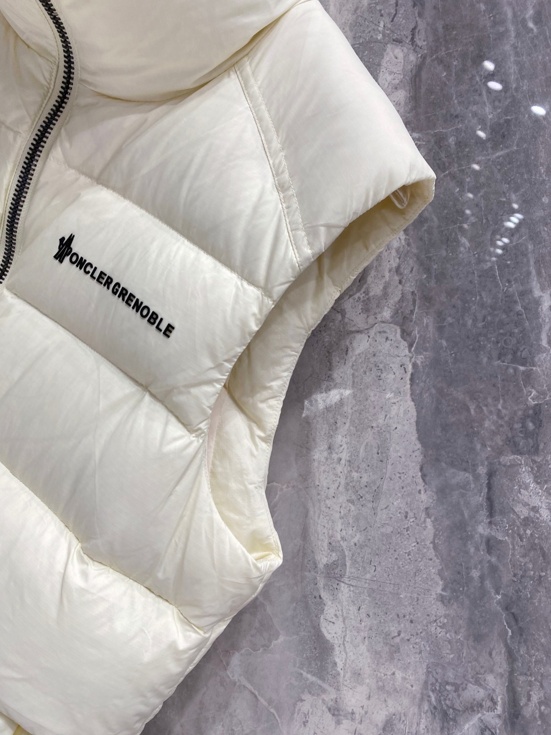 Moncler 蒙口🆕🆕🆕25年冬季新款羽绒马甲立领羽绒马甲，原版订制五金配件，采用顶级90白鸭绒超柔软