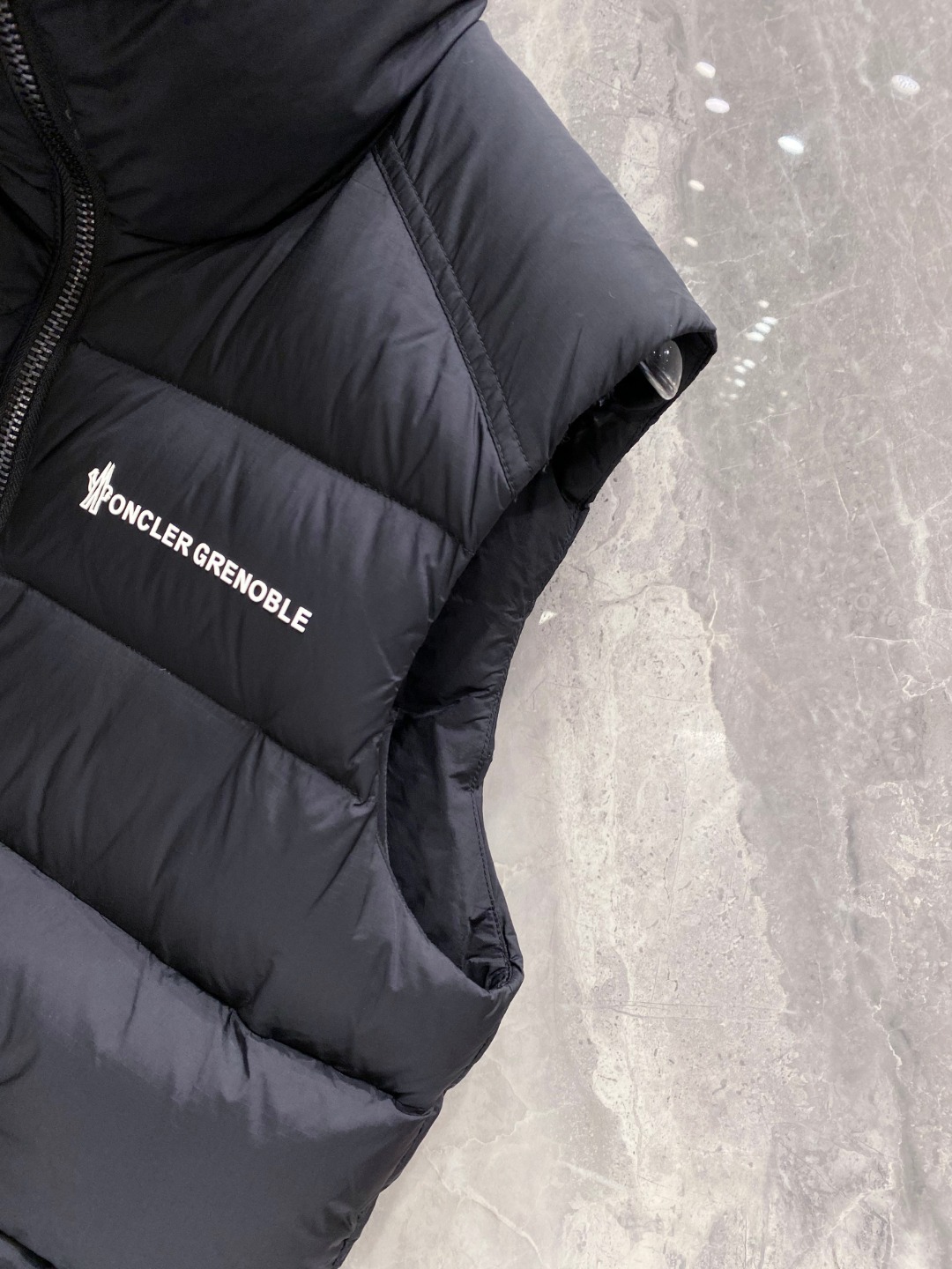 Moncler 蒙口🆕🆕🆕25年冬季新款羽绒马甲立领羽绒马甲，原版订制五金配件，采用顶级90白鸭绒超柔软