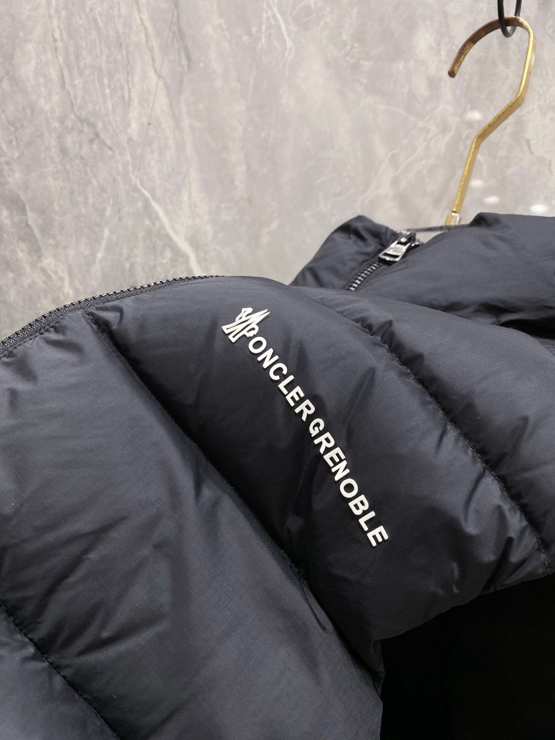 Moncler 蒙口🆕🆕🆕25年冬季新款羽绒马甲立领羽绒马甲，原版订制五金配件，采用顶级90白鸭绒超柔软