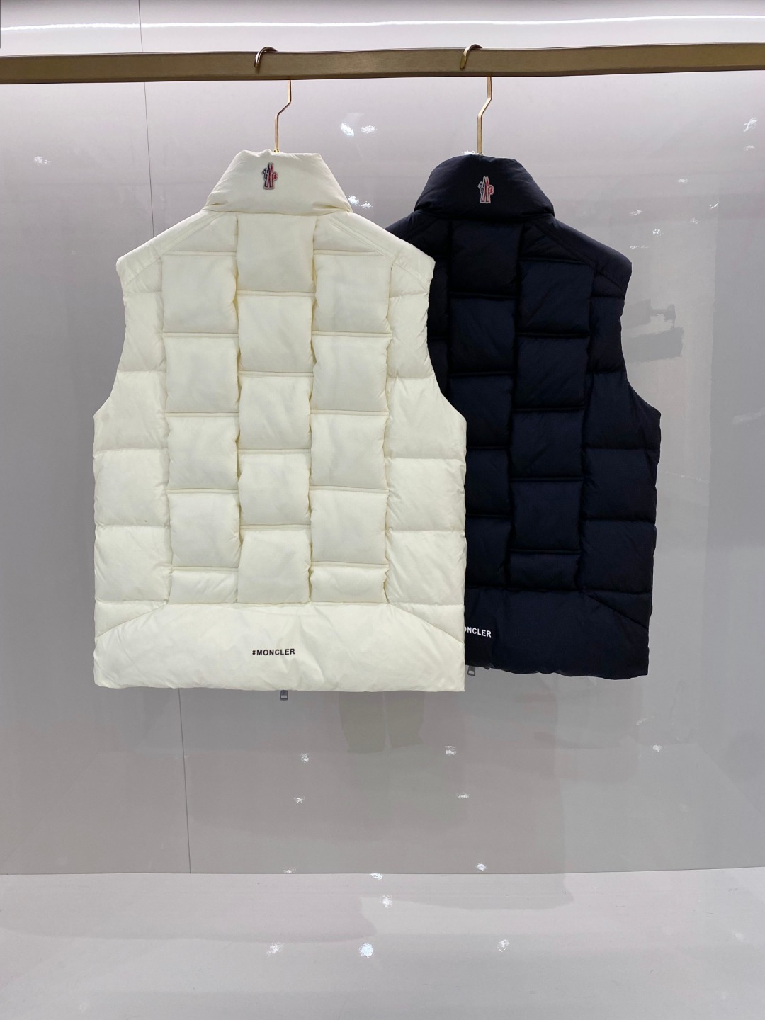 Moncler 蒙口🆕🆕🆕25年冬季新款羽绒马甲立领羽绒马甲，原版订制五金配件，采用顶级90白鸭绒超柔软
