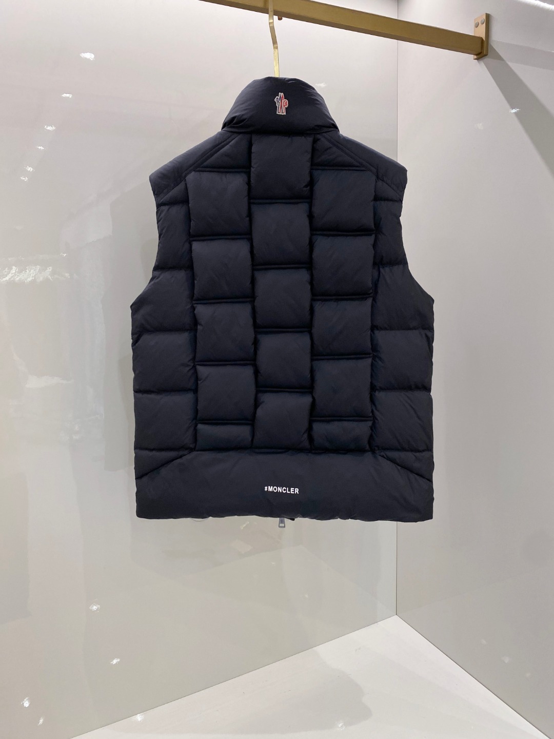 Moncler 蒙口🆕🆕🆕25年冬季新款羽绒马甲立领羽绒马甲，原版订制五金配件，采用顶级90白鸭绒超柔软