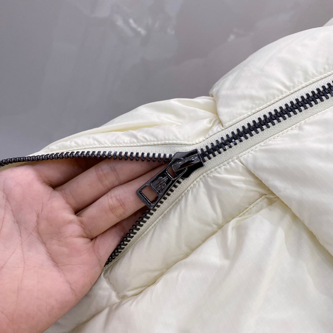 Moncler 蒙口🆕🆕🆕25年冬季新款羽绒马甲立领羽绒马甲，原版订制五金配件，采用顶级90白鸭绒超柔软