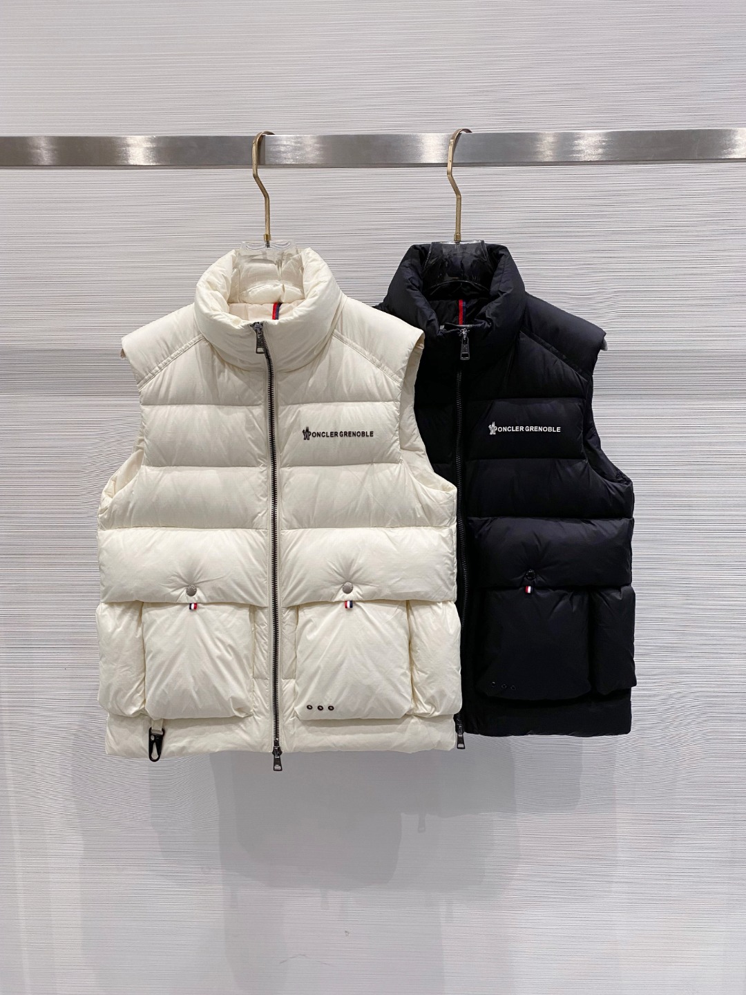 Moncler 蒙口🆕🆕🆕25年冬季新款羽绒马甲立领羽绒马甲，原版订制五金配件，采用顶级90白鸭绒超柔软