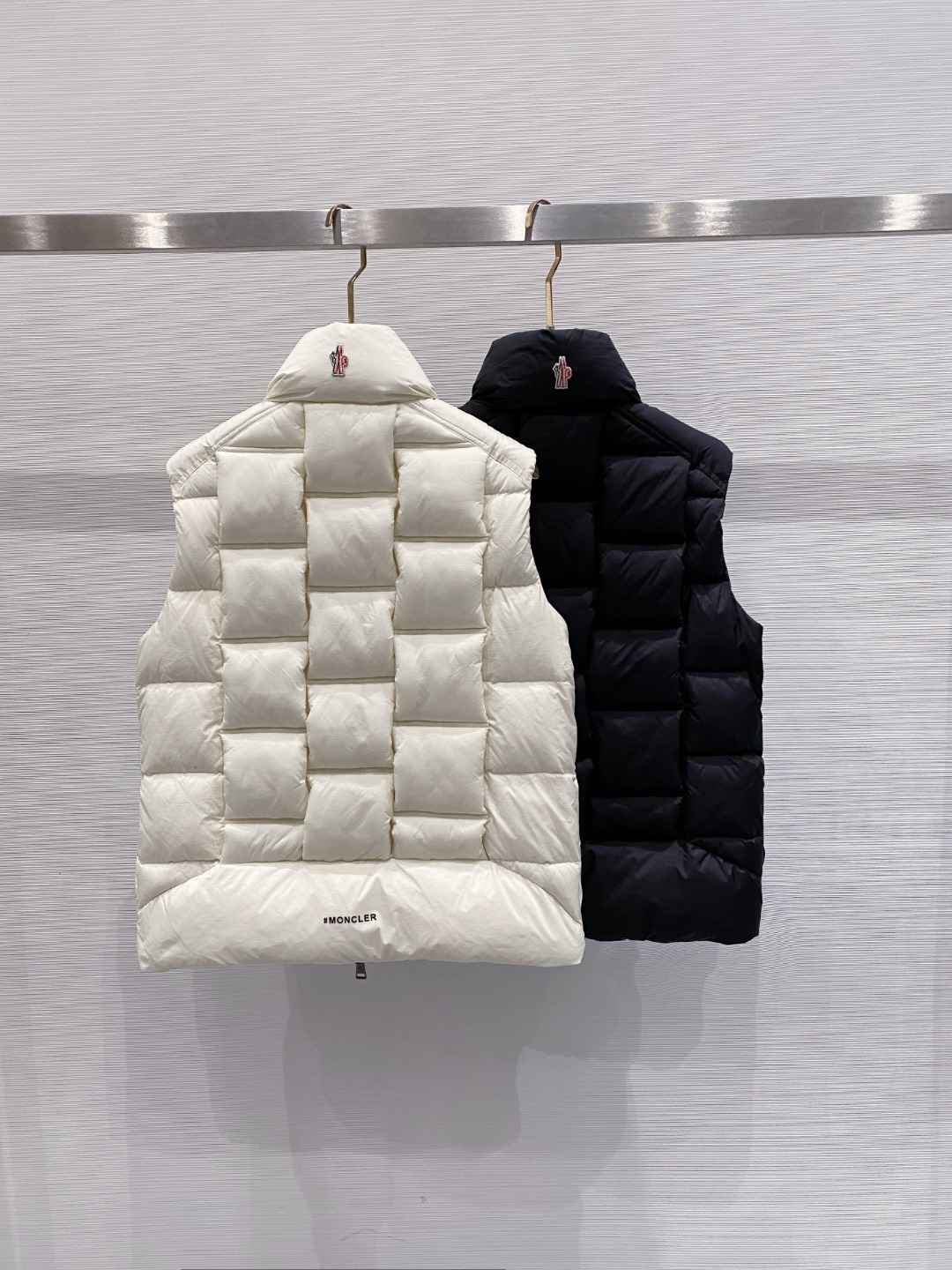 Moncler 蒙口🆕🆕🆕25年冬季新款羽绒马甲立领羽绒马甲，原版订制五金配件，采用顶级90白鸭绒超柔软