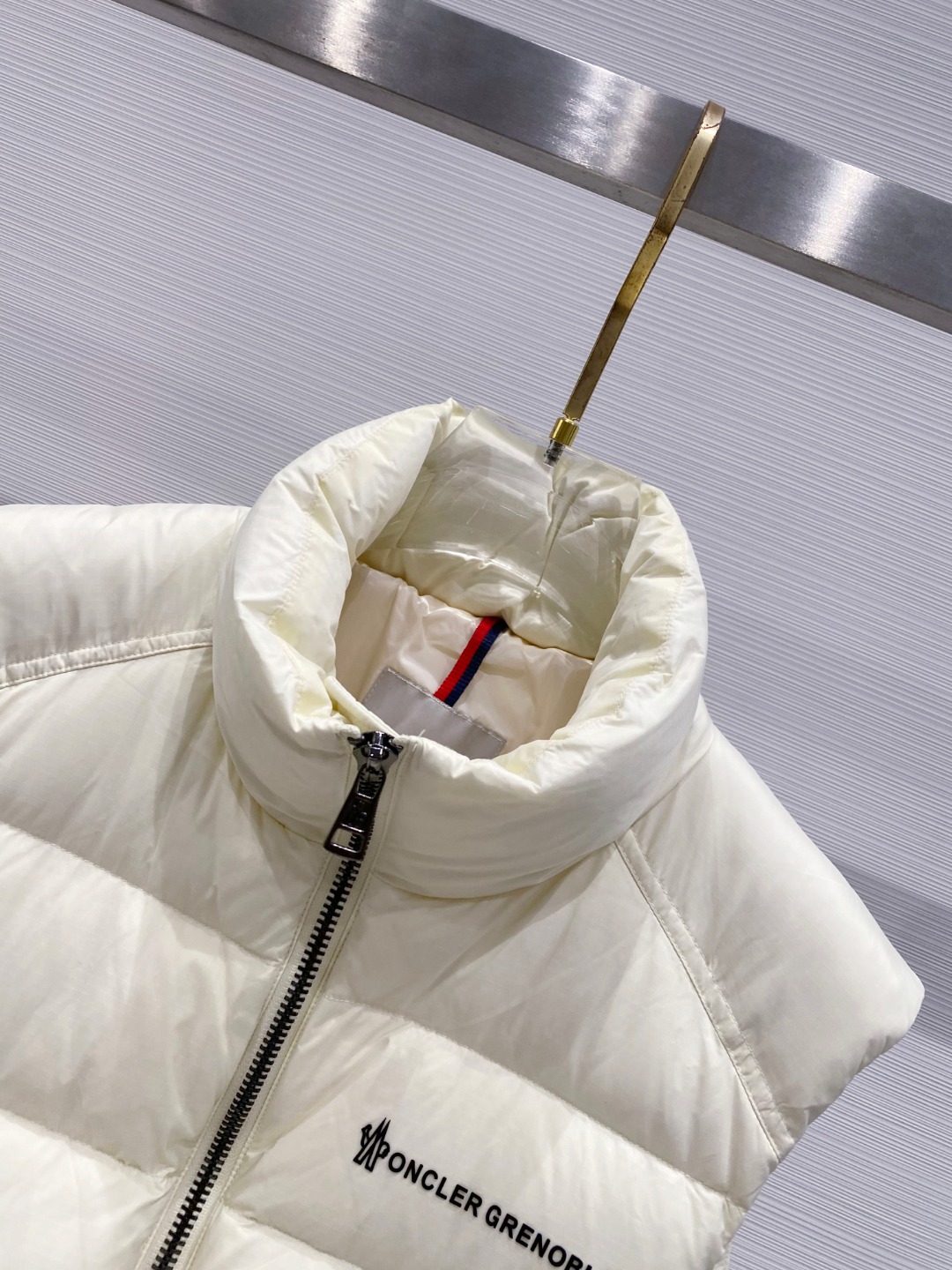 Moncler 蒙口🆕🆕🆕25年冬季新款羽绒马甲立领羽绒马甲，原版订制五金配件，采用顶级90白鸭绒超柔软