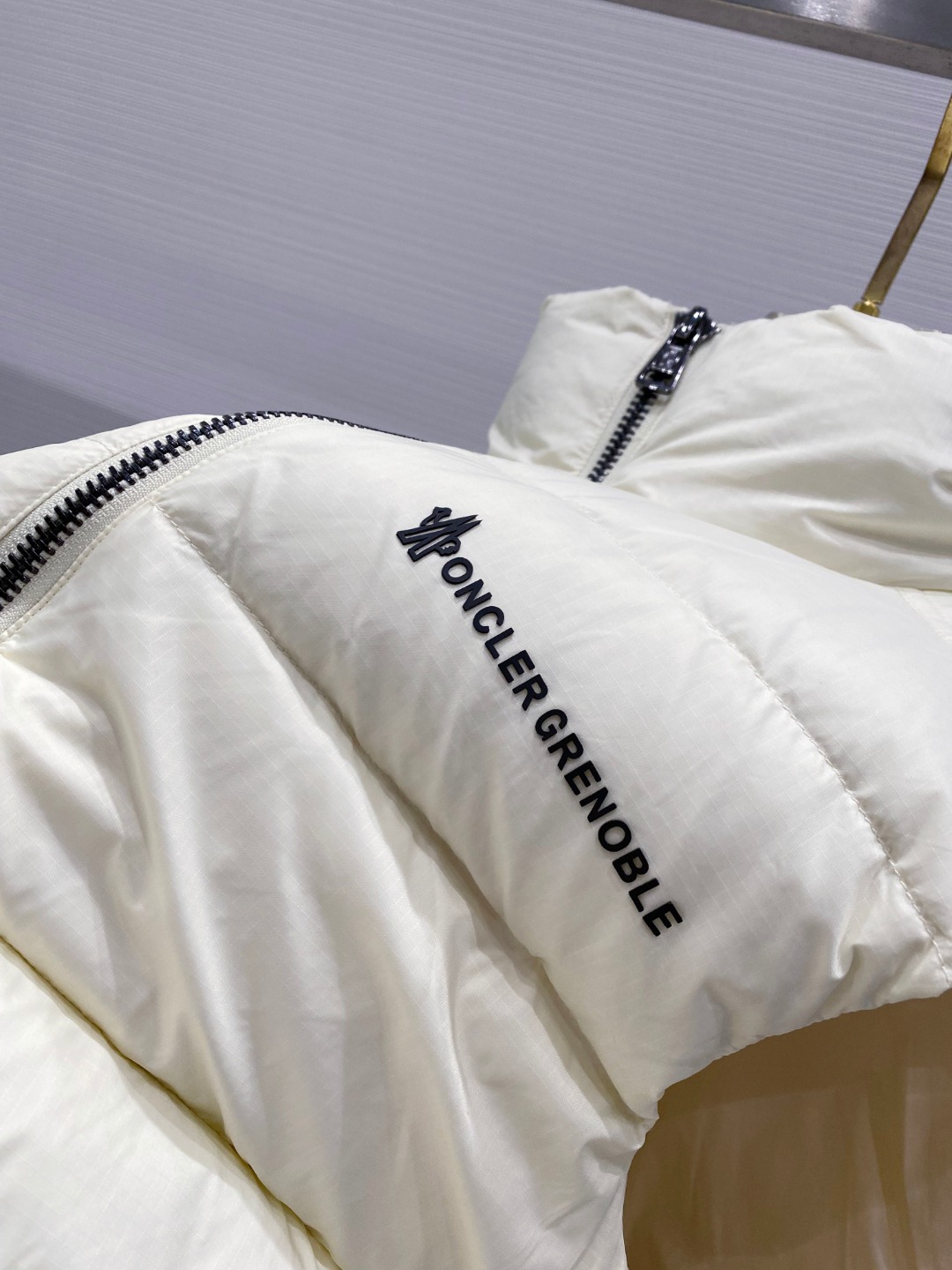 Moncler 蒙口🆕🆕🆕25年冬季新款羽绒马甲立领羽绒马甲，原版订制五金配件，采用顶级90白鸭绒超柔软