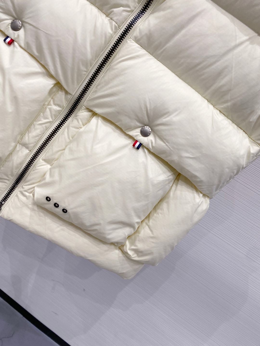 Moncler 蒙口🆕🆕🆕25年冬季新款羽绒马甲立领羽绒马甲，原版订制五金配件，采用顶级90白鸭绒超柔软
