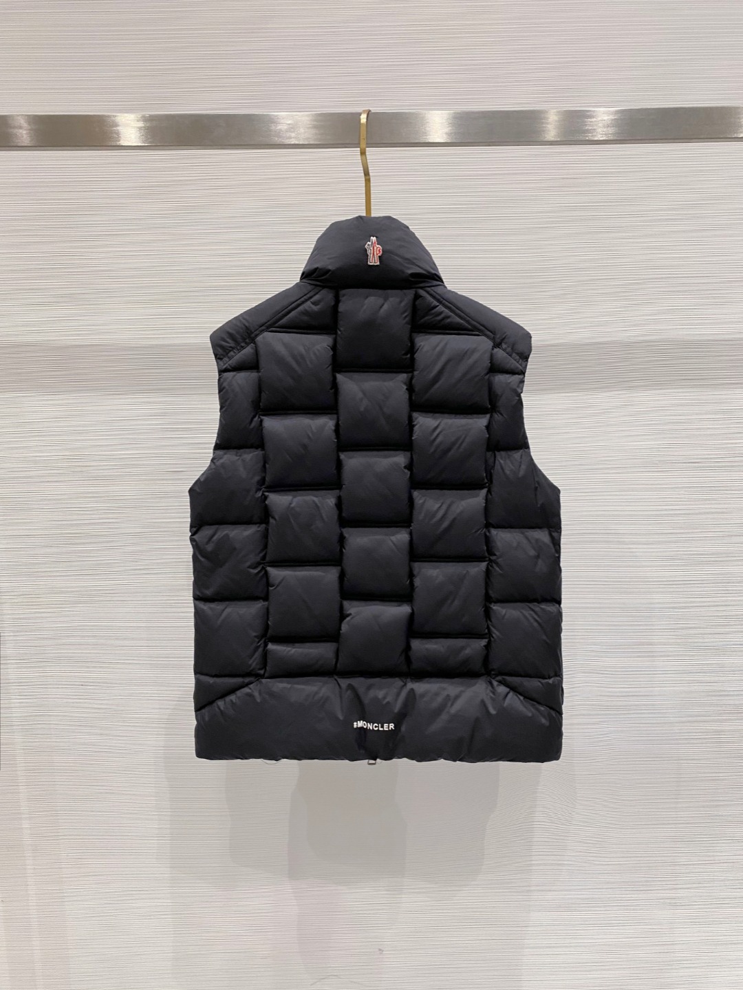 Moncler 蒙口🆕🆕🆕25年冬季新款羽绒马甲立领羽绒马甲，原版订制五金配件，采用顶级90白鸭绒超柔软