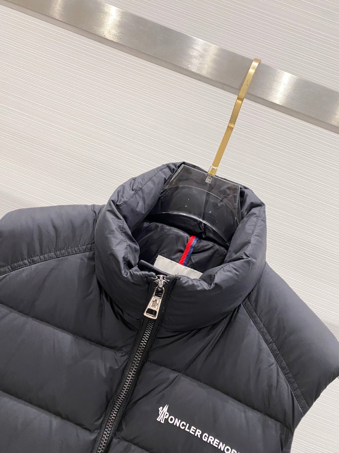 Moncler 蒙口🆕🆕🆕25年冬季新款羽绒马甲立领羽绒马甲，原版订制五金配件，采用顶级90白鸭绒超柔软