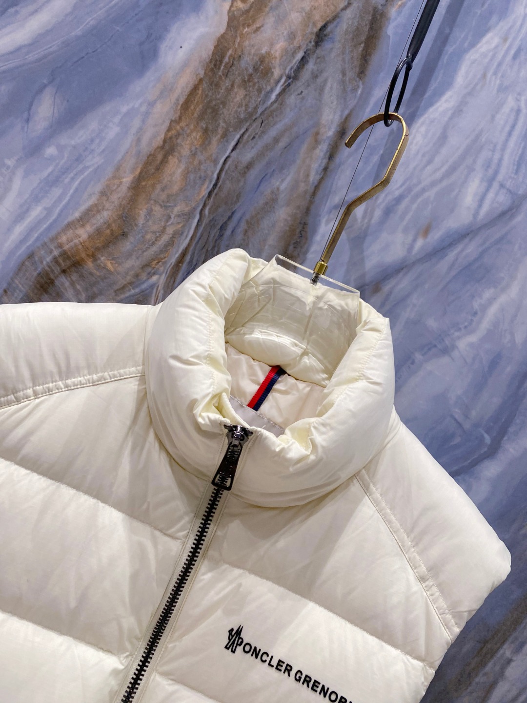 Moncler 蒙口🆕🆕🆕25年冬季新款羽绒马甲立领羽绒马甲，原版订制五金配件，采用顶级90白鸭绒超柔软