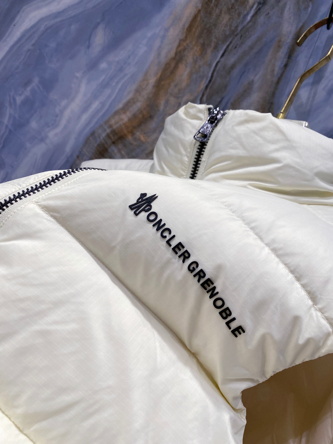 Moncler 蒙口🆕🆕🆕25年冬季新款羽绒马甲立领羽绒马甲，原版订制五金配件，采用顶级90白鸭绒超柔软