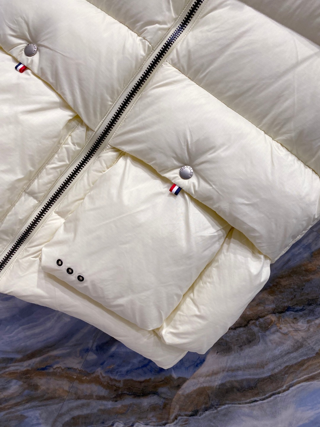 Moncler 蒙口🆕🆕🆕25年冬季新款羽绒马甲立领羽绒马甲，原版订制五金配件，采用顶级90白鸭绒超柔软