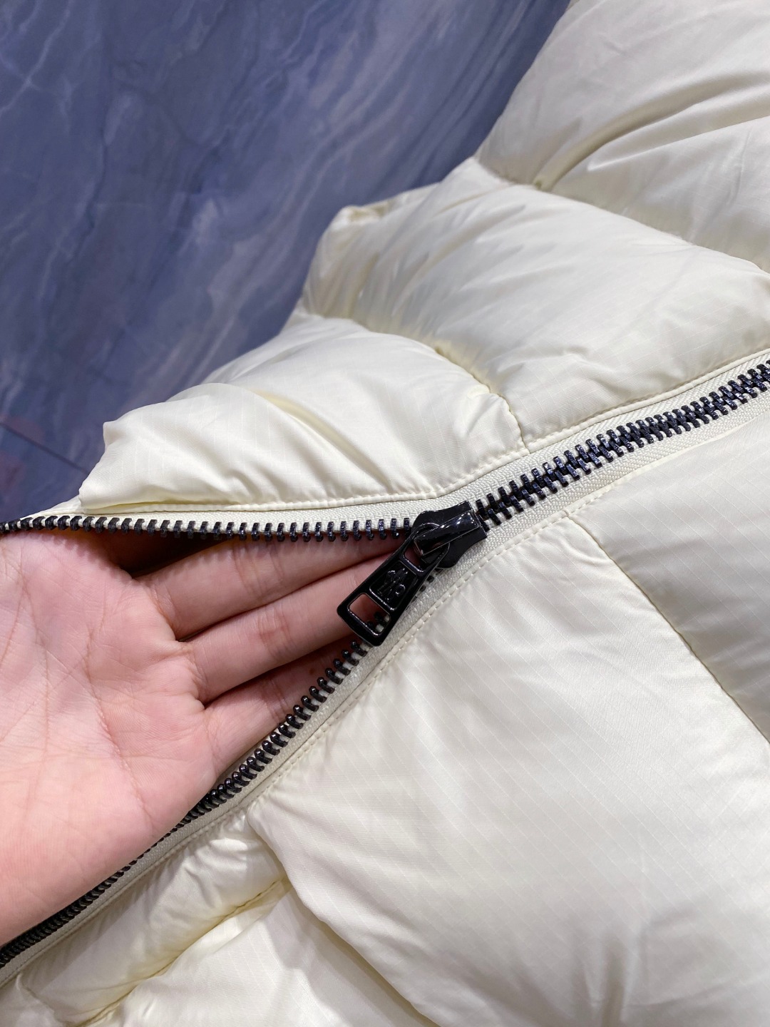 Moncler 蒙口🆕🆕🆕25年冬季新款羽绒马甲立领羽绒马甲，原版订制五金配件，采用顶级90白鸭绒超柔软