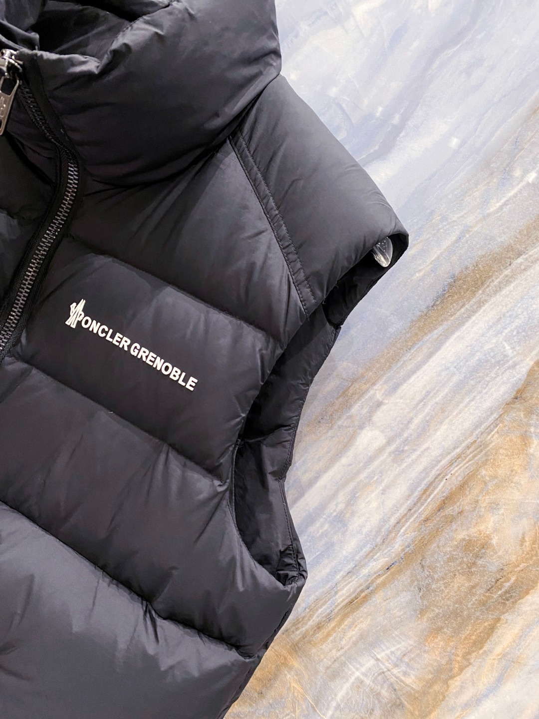 Moncler 蒙口🆕🆕🆕25年冬季新款羽绒马甲立领羽绒马甲，原版订制五金配件，采用顶级90白鸭绒超柔软