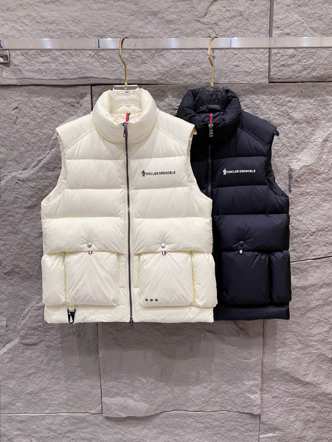 Moncler 蒙口🆕🆕🆕25年冬季新款羽绒马甲立领羽绒马甲，原版订制五金配件，采用顶级90白鸭绒超柔软