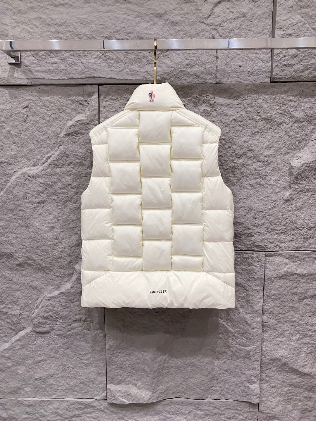 Moncler 蒙口🆕🆕🆕25年冬季新款羽绒马甲立领羽绒马甲，原版订制五金配件，采用顶级90白鸭绒超柔软