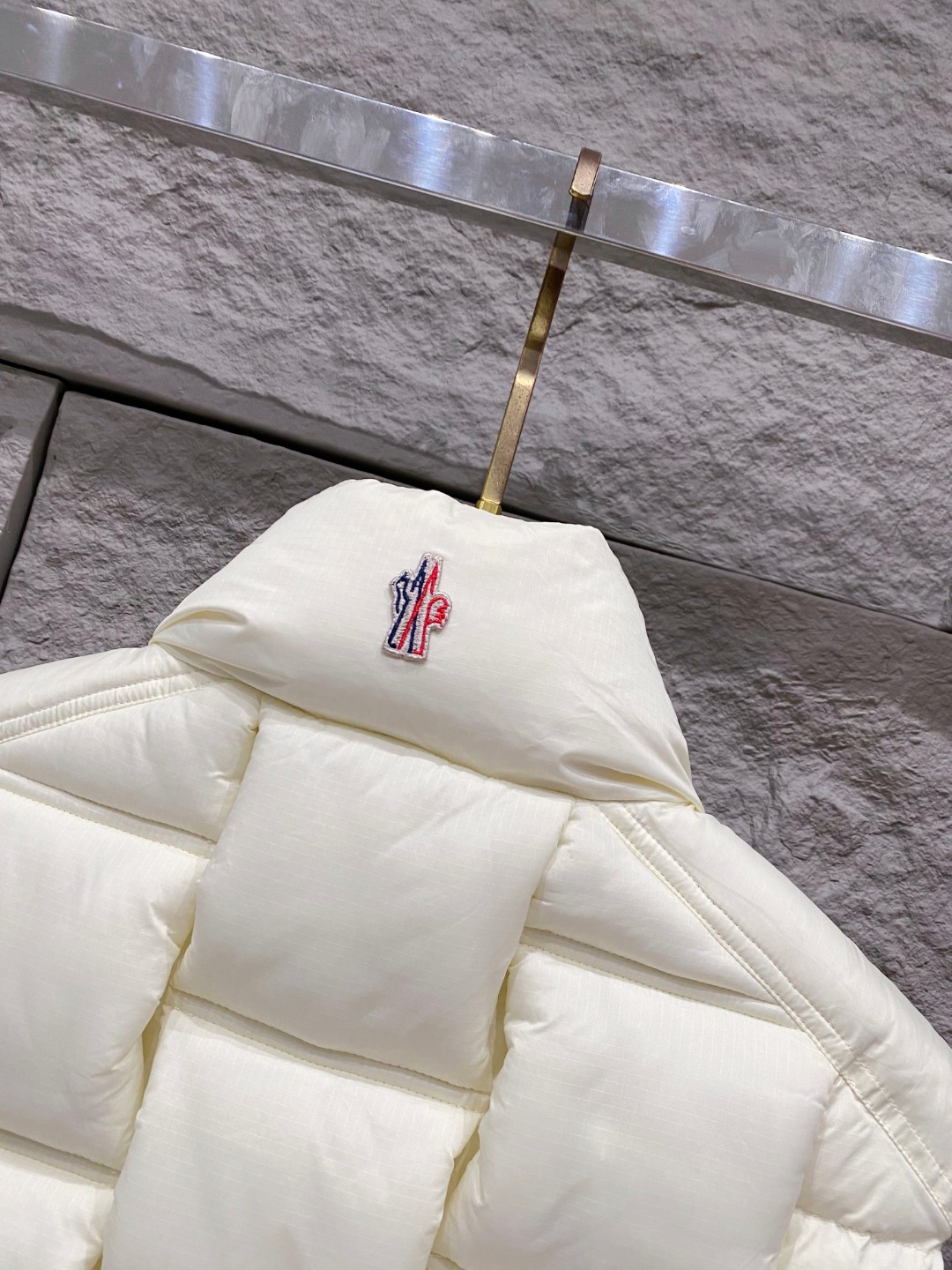 Moncler 蒙口🆕🆕🆕25年冬季新款羽绒马甲立领羽绒马甲，原版订制五金配件，采用顶级90白鸭绒超柔软
