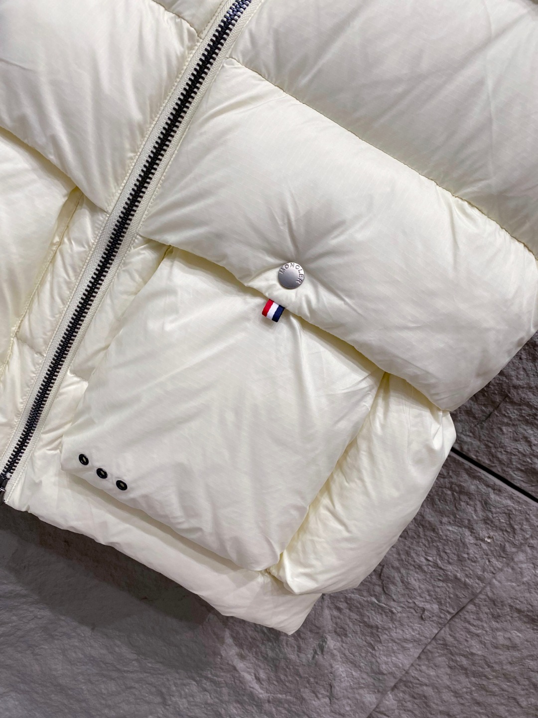 Moncler 蒙口🆕🆕🆕25年冬季新款羽绒马甲立领羽绒马甲，原版订制五金配件，采用顶级90白鸭绒超柔软