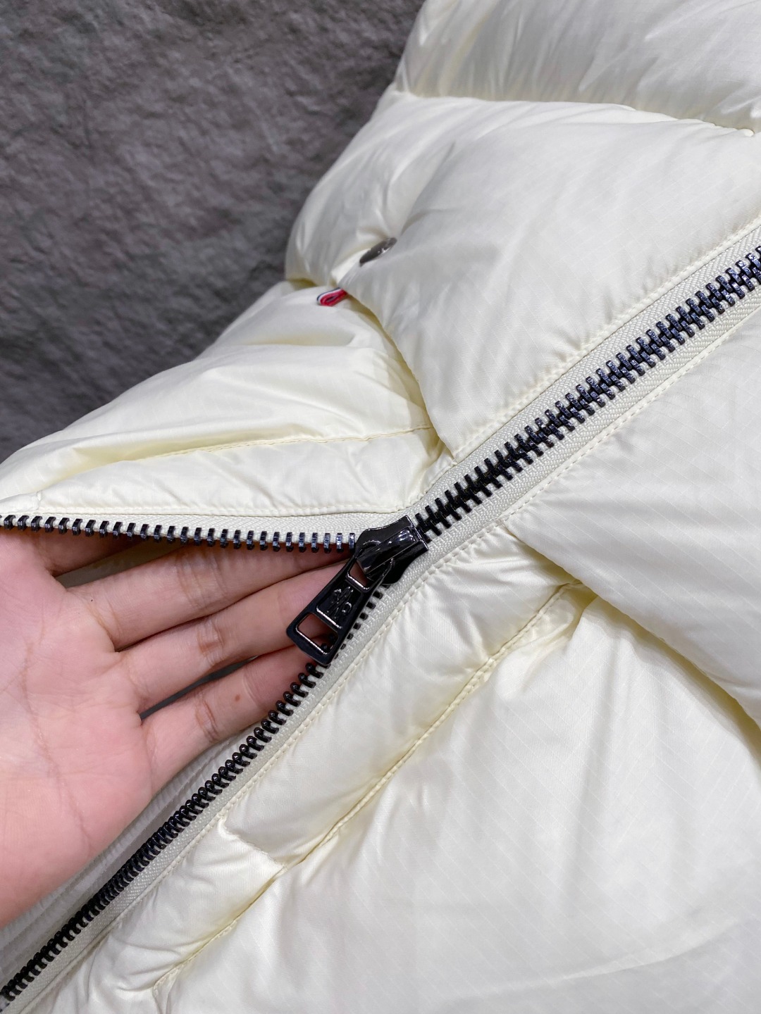 Moncler 蒙口🆕🆕🆕25年冬季新款羽绒马甲立领羽绒马甲，原版订制五金配件，采用顶级90白鸭绒超柔软