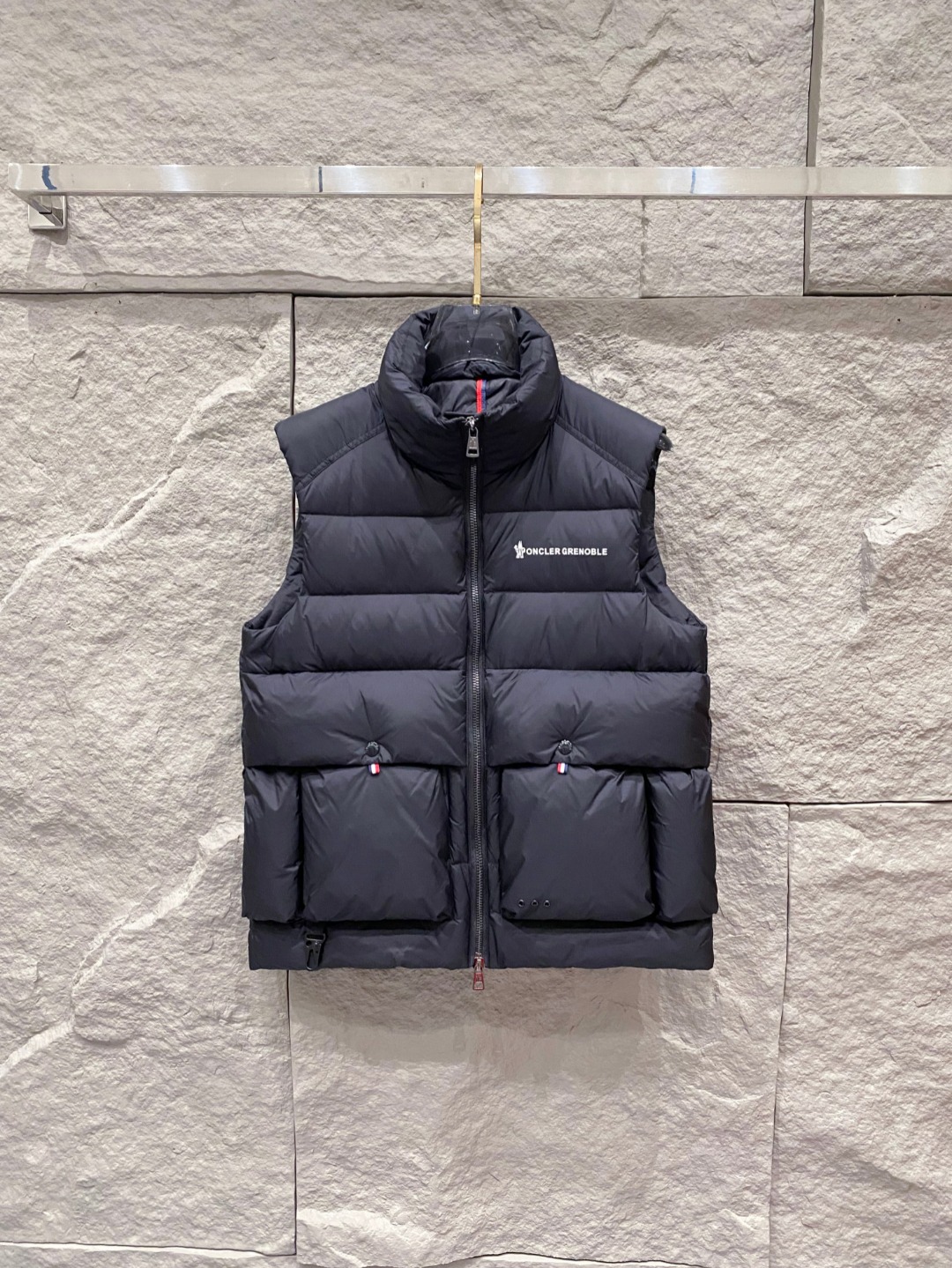 Moncler 蒙口🆕🆕🆕25年冬季新款羽绒马甲立领羽绒马甲，原版订制五金配件，采用顶级90白鸭绒超柔软