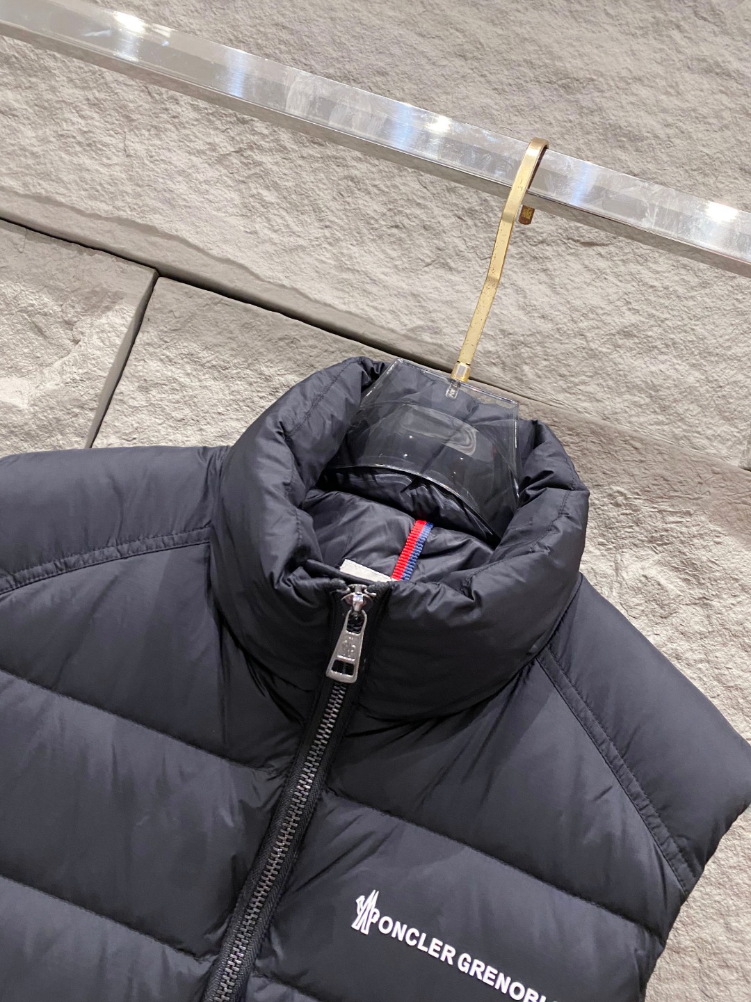 Moncler 蒙口🆕🆕🆕25年冬季新款羽绒马甲立领羽绒马甲，原版订制五金配件，采用顶级90白鸭绒超柔软