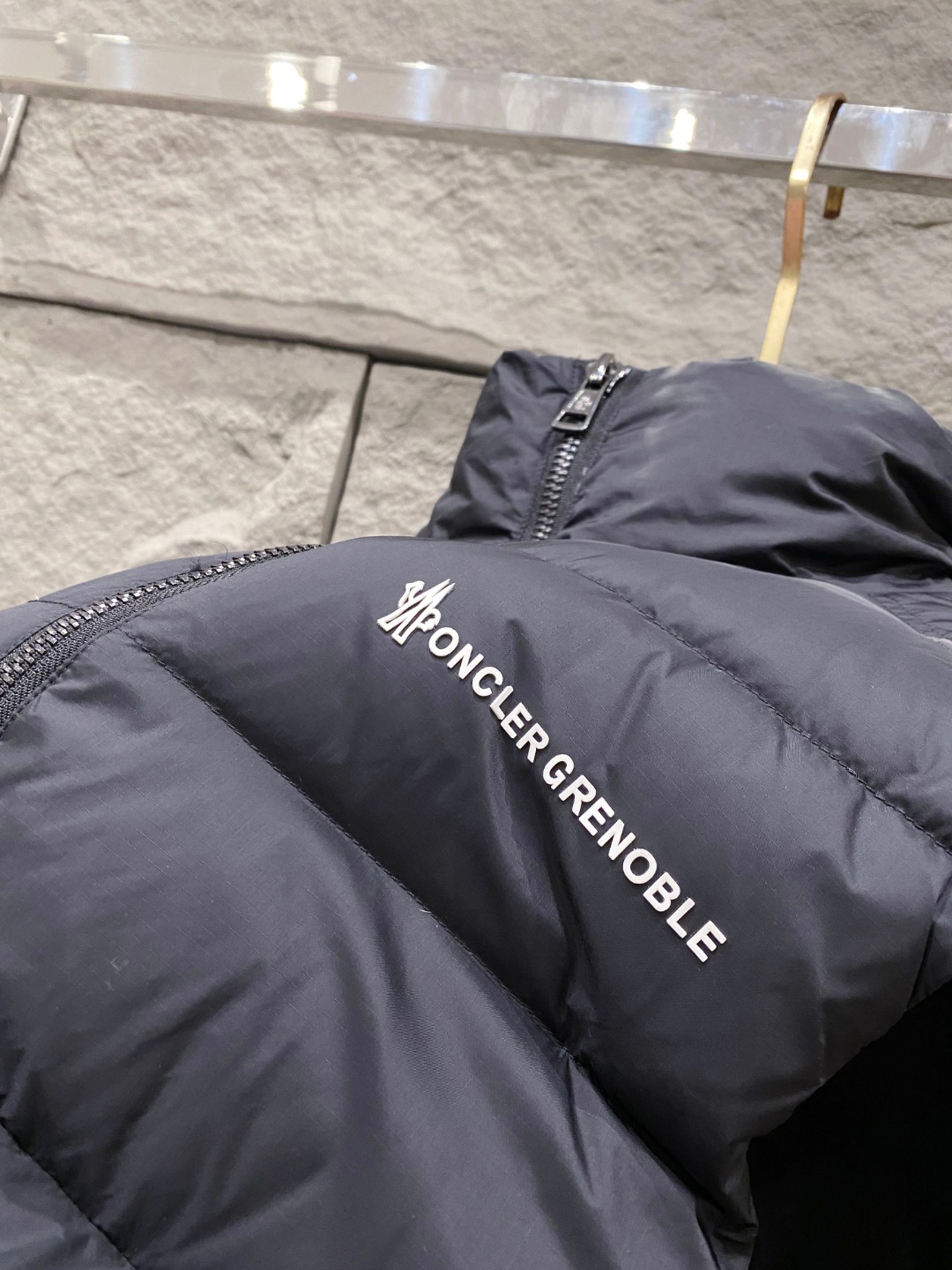 Moncler 蒙口🆕🆕🆕25年冬季新款羽绒马甲立领羽绒马甲，原版订制五金配件，采用顶级90白鸭绒超柔软