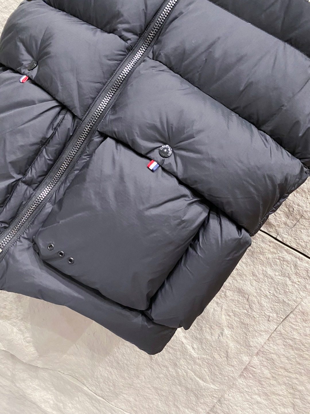Moncler 蒙口🆕🆕🆕25年冬季新款羽绒马甲立领羽绒马甲，原版订制五金配件，采用顶级90白鸭绒超柔软
