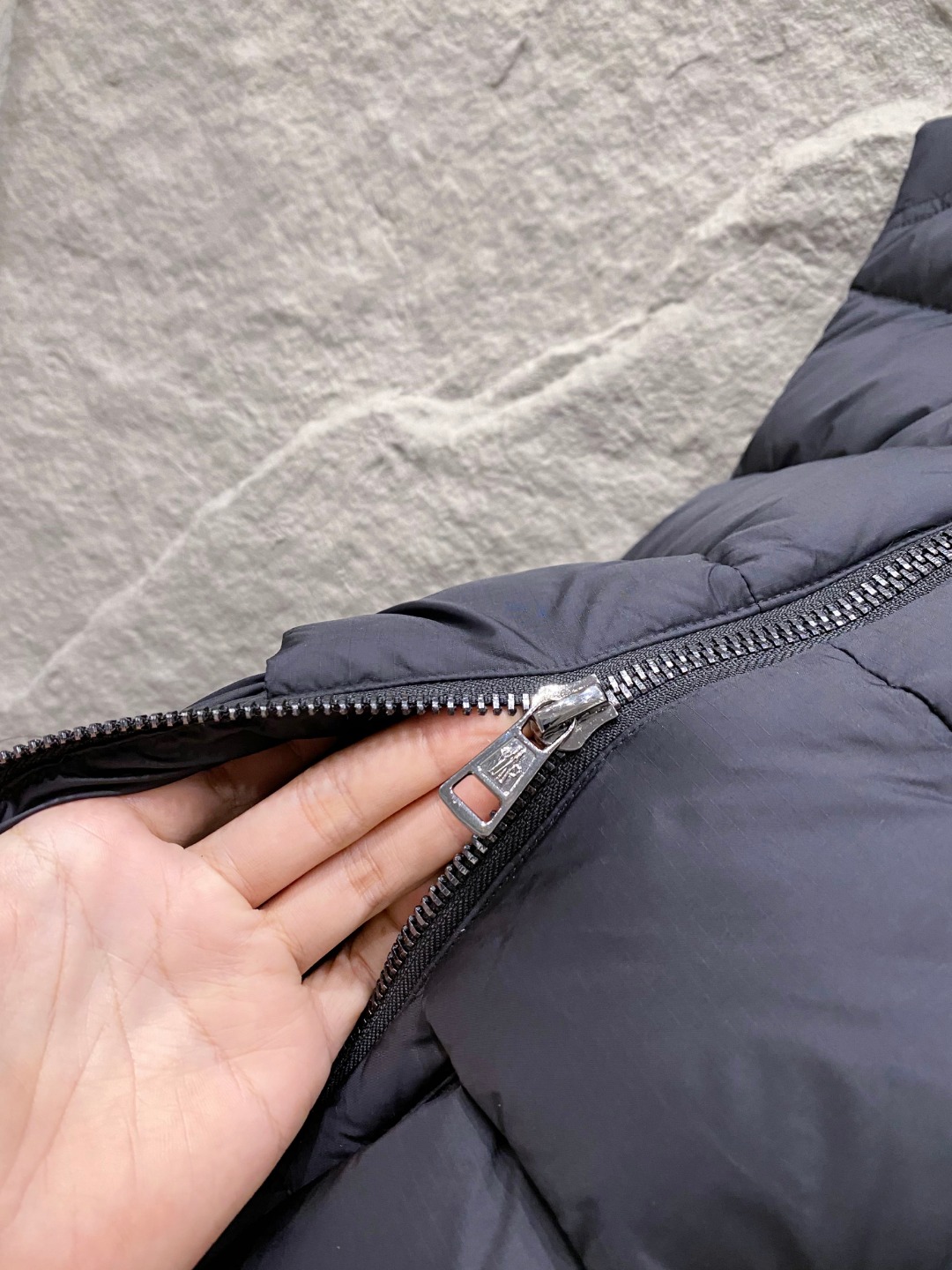 Moncler 蒙口🆕🆕🆕25年冬季新款羽绒马甲立领羽绒马甲，原版订制五金配件，采用顶级90白鸭绒超柔软