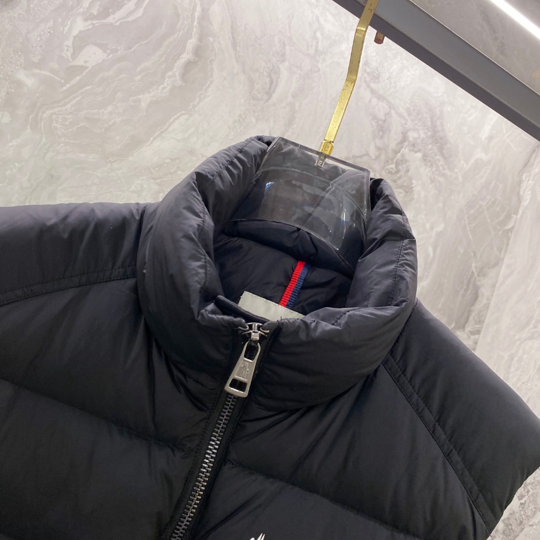 Moncler 蒙口🆕🆕🆕25年冬季新款羽绒马甲立领羽绒马甲，原版订制五金配件，采用顶级90白鸭绒超柔软