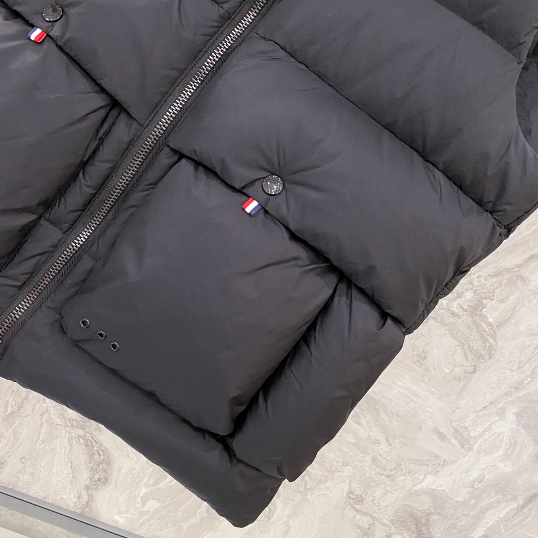Moncler 蒙口🆕🆕🆕25年冬季新款羽绒马甲立领羽绒马甲，原版订制五金配件，采用顶级90白鸭绒超柔软