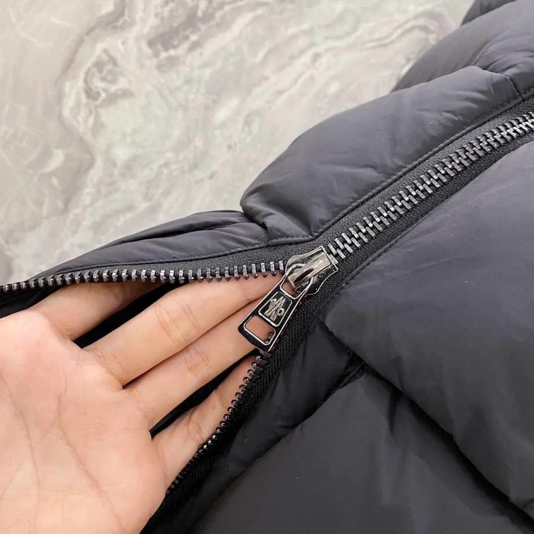 Moncler 蒙口🆕🆕🆕25年冬季新款羽绒马甲立领羽绒马甲，原版订制五金配件，采用顶级90白鸭绒超柔软