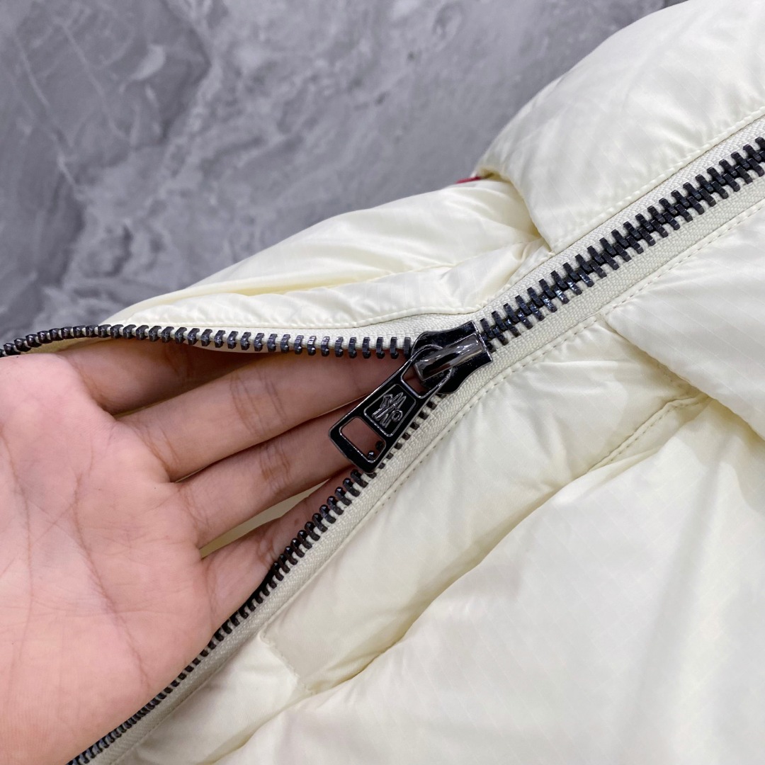 Moncler 蒙口🆕🆕🆕25年冬季新款羽绒马甲立领羽绒马甲，原版订制五金配件，采用顶级90白鸭绒超柔软