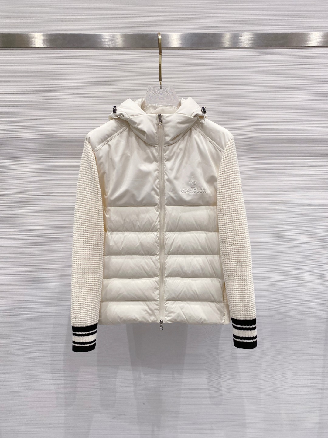 Moncler 蒙口 2025年秋冬新款羽绒服，针织连帽拼接羽绒服采用新国标95白鸭绒，秋冬新品内搭神器