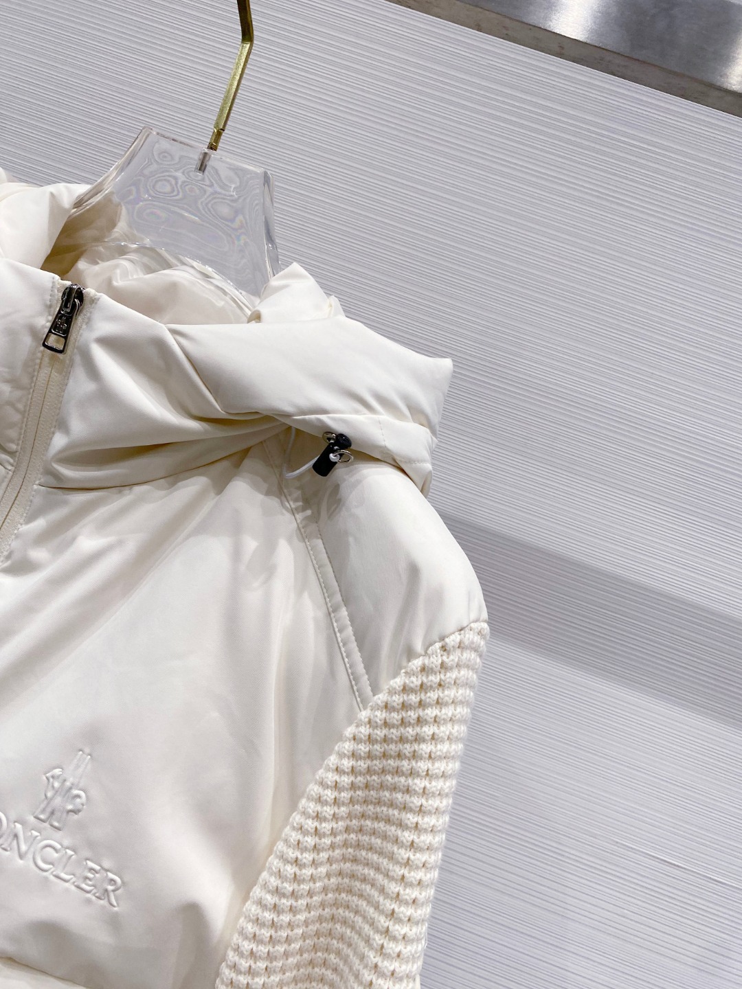 Moncler 蒙口 2025年秋冬新款羽绒服，针织连帽拼接羽绒服采用新国标95白鸭绒，秋冬新品内搭神器