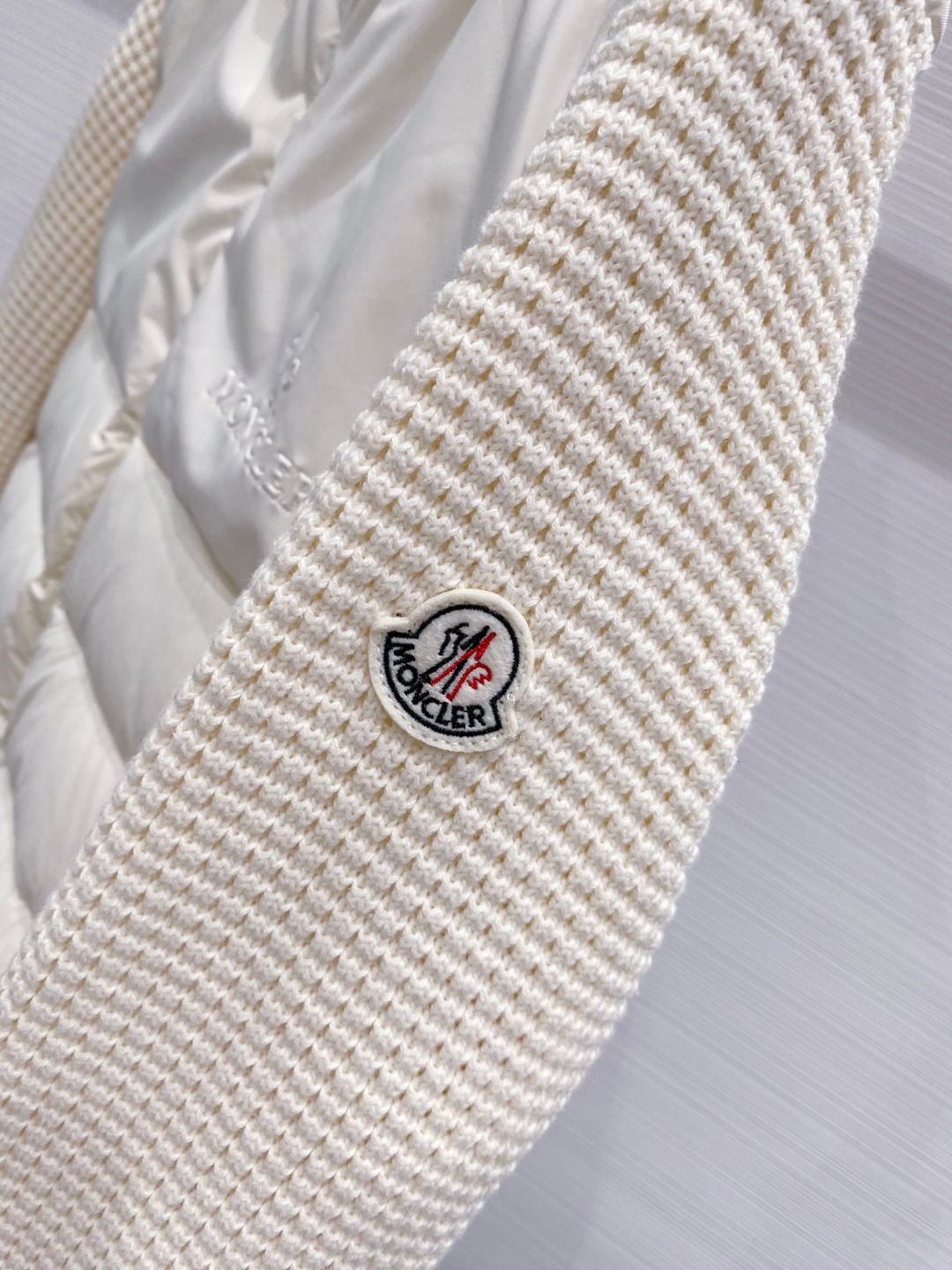 Moncler 蒙口 2025年秋冬新款羽绒服，针织连帽拼接羽绒服采用新国标95白鸭绒，秋冬新品内搭神器