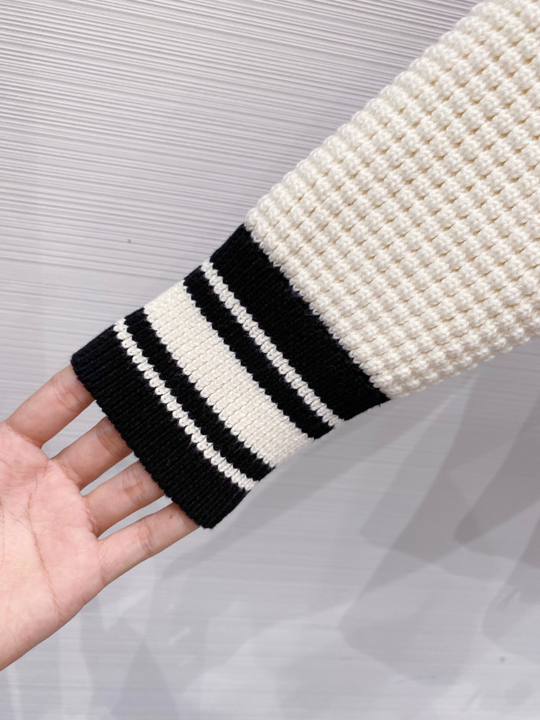 Moncler 蒙口 2025年秋冬新款羽绒服，针织连帽拼接羽绒服采用新国标95白鸭绒，秋冬新品内搭神器