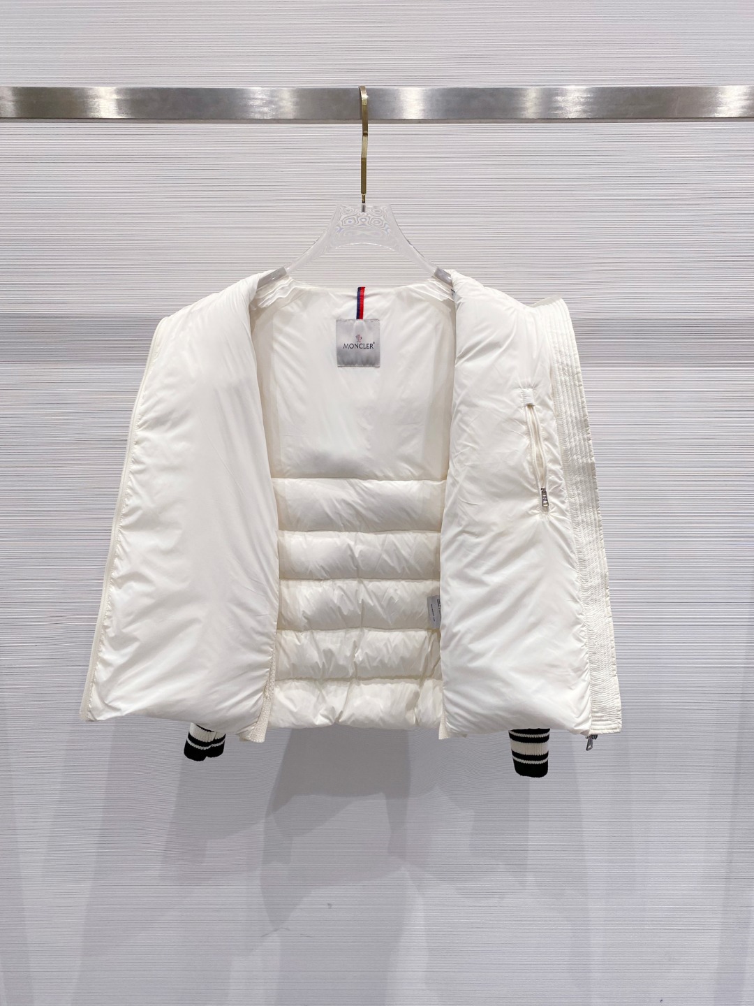 Moncler 蒙口 2025年秋冬新款羽绒服，针织连帽拼接羽绒服采用新国标95白鸭绒，秋冬新品内搭神器