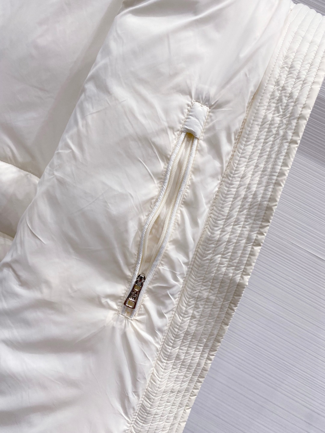 Moncler 蒙口 2025年秋冬新款羽绒服，针织连帽拼接羽绒服采用新国标95白鸭绒，秋冬新品内搭神器