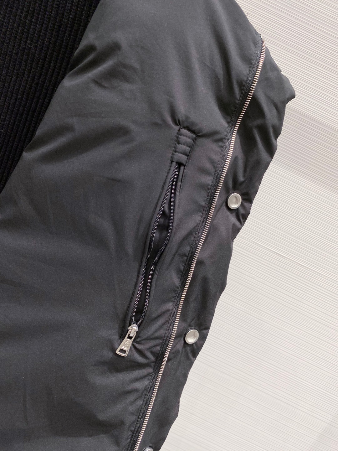 Moncler 蒙口 2025年秋冬新款羽绒服，针织拼接羽绒服采用新国标95白鸭绒，秋冬新品内搭神器！在