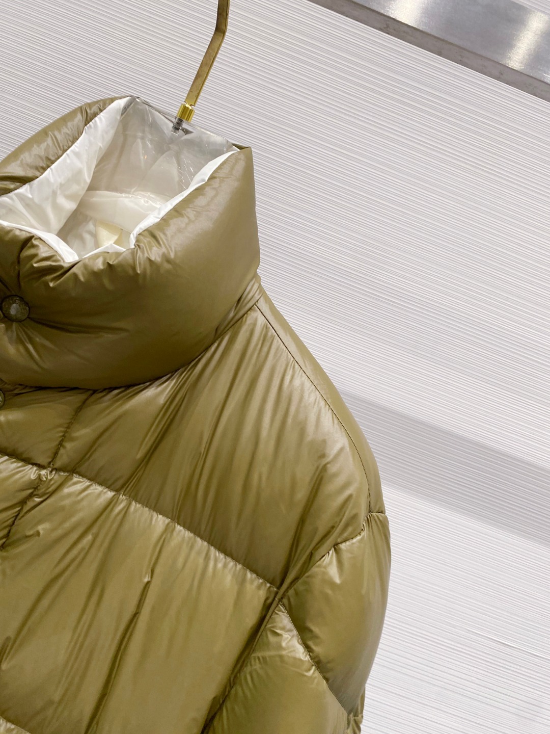 【鹅绒】Moncler 蒙口高端品鉴臻品！欧标90保暖白鹅绒填充男士羽绒服外套整体的造型设计依然传承了M