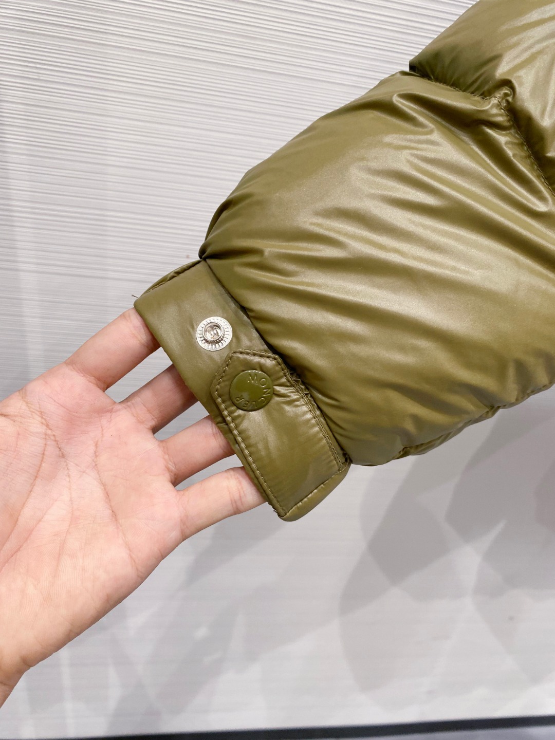 【鹅绒】Moncler 蒙口高端品鉴臻品！欧标90保暖白鹅绒填充男士羽绒服外套整体的造型设计依然传承了M