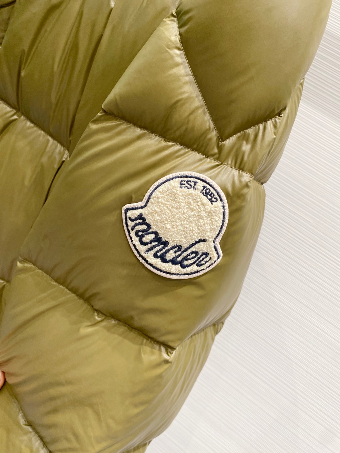 【鹅绒】Moncler 蒙口高端品鉴臻品！欧标90保暖白鹅绒填充男士羽绒服外套整体的造型设计依然传承了M