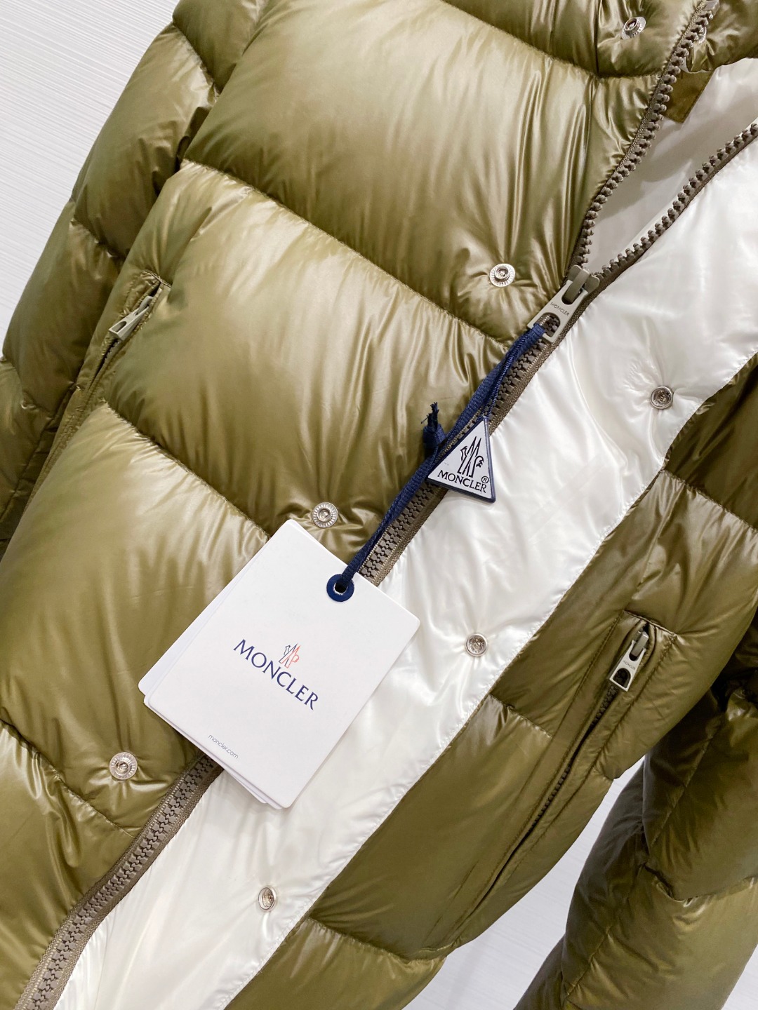 【鹅绒】Moncler 蒙口高端品鉴臻品！欧标90保暖白鹅绒填充男士羽绒服外套整体的造型设计依然传承了M