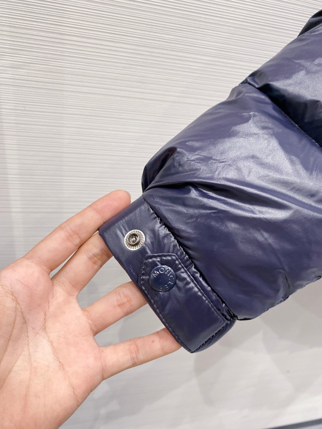 【鹅绒】Moncler 蒙口高端品鉴臻品！欧标90保暖白鹅绒填充男士羽绒服外套整体的造型设计依然传承了M