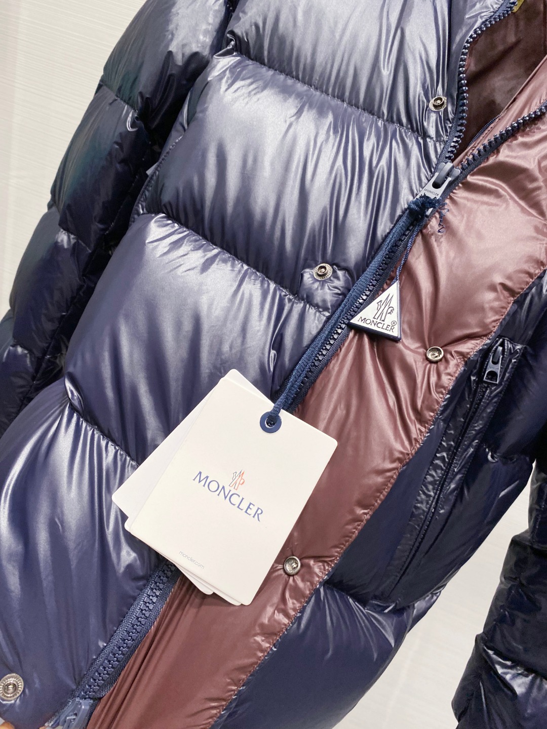 【鹅绒】Moncler 蒙口高端品鉴臻品！欧标90保暖白鹅绒填充男士羽绒服外套整体的造型设计依然传承了M
